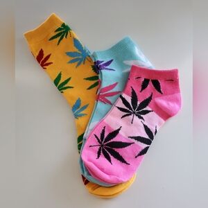 Ladies Colorful Leaf Pattern Socks - Set of 3